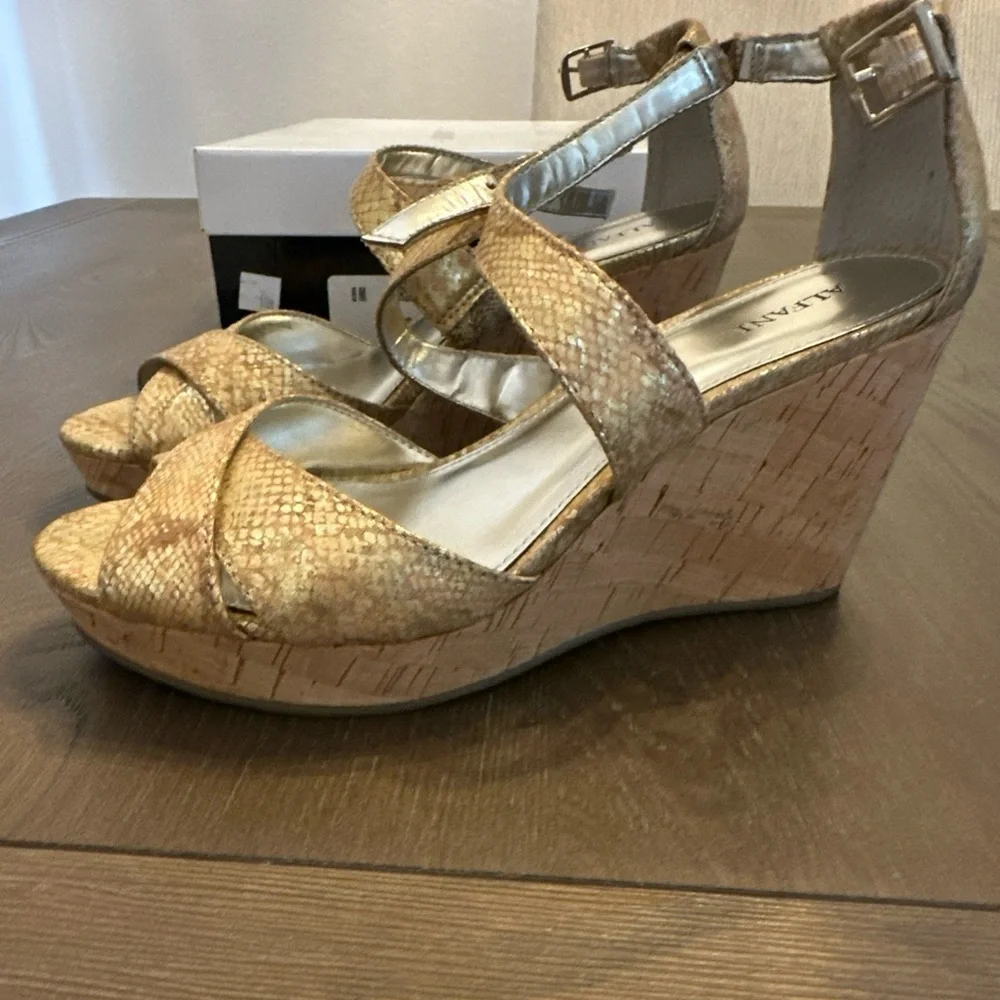 Alfani Jersey‎ Cork Wedge Gold Reptile Pattern Strappy Sandals Shoes Size 8M